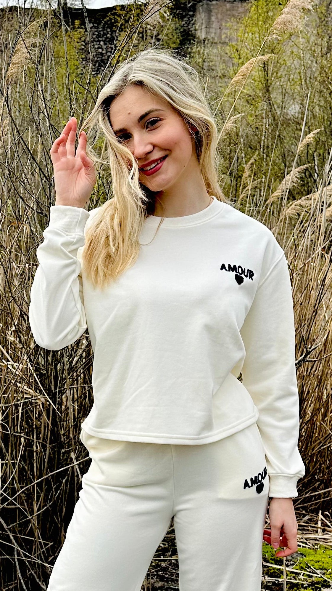 Haut femme sweat léger “Amour” – coupe confortable – Boutique RENA Belgique