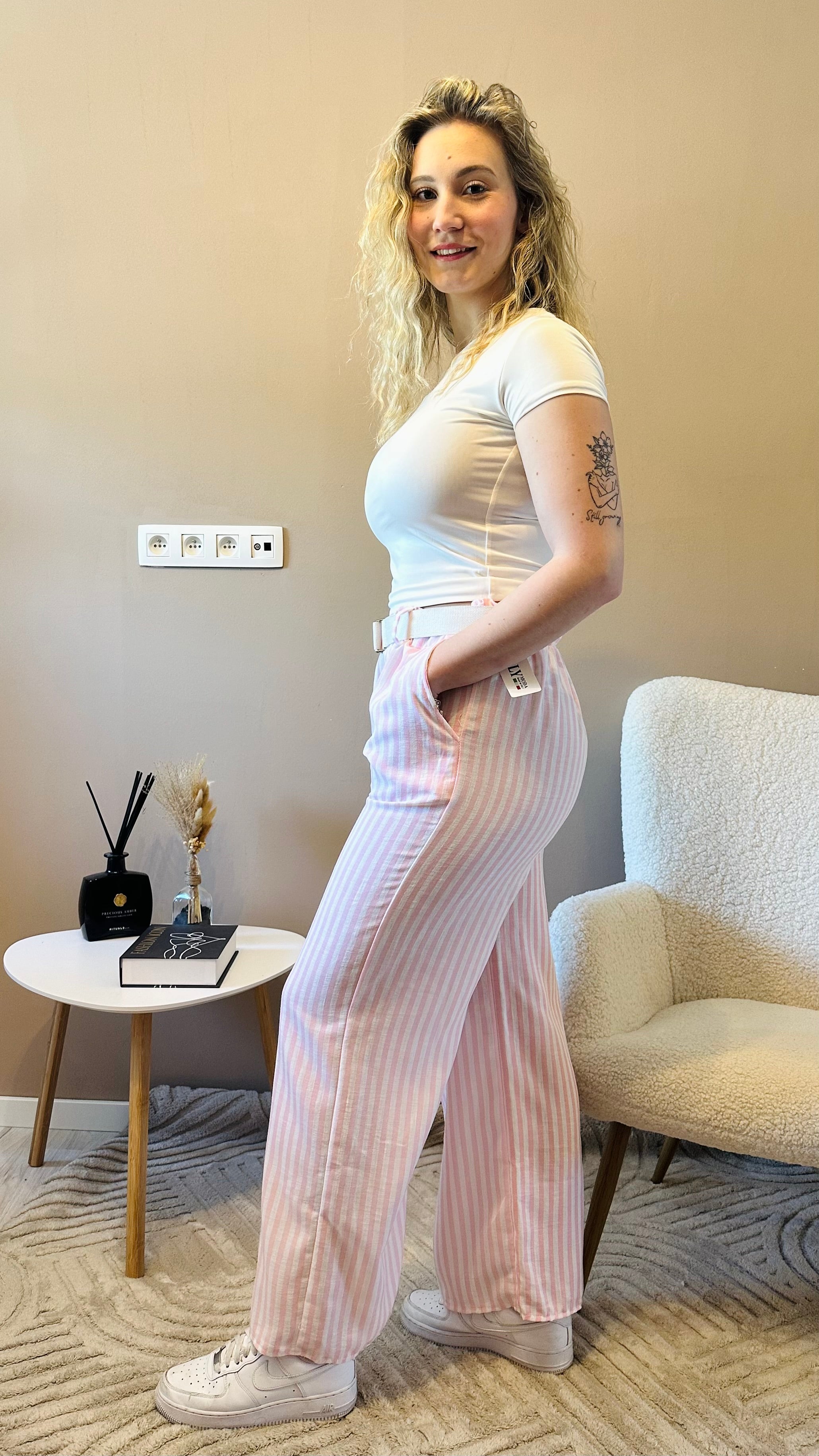 Pantalon fluide rayé avec ceinture – été femme