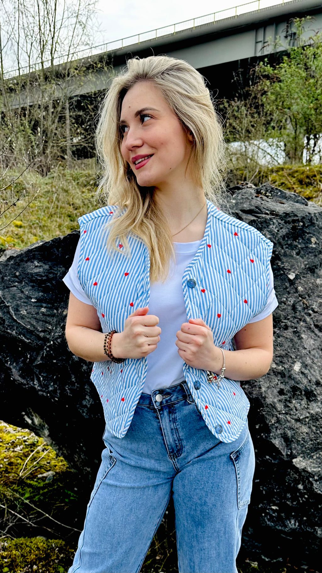 Petite veste sans manches matelassée rayée cœurs – Boutique RENA Belgique