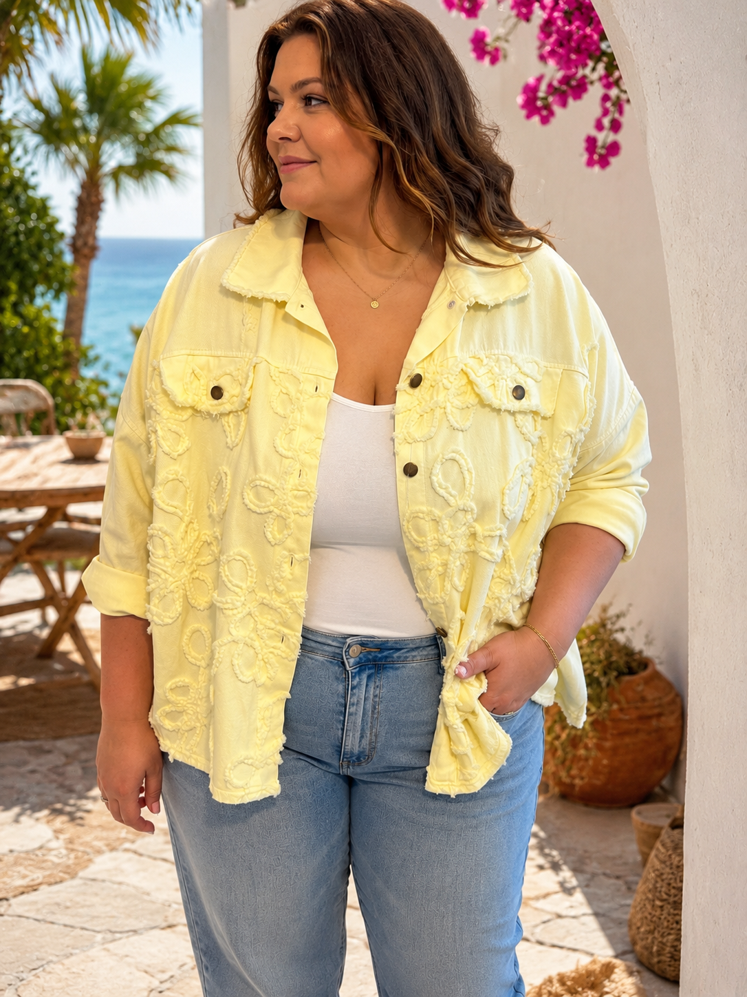 Veste en jean brodée fleurs