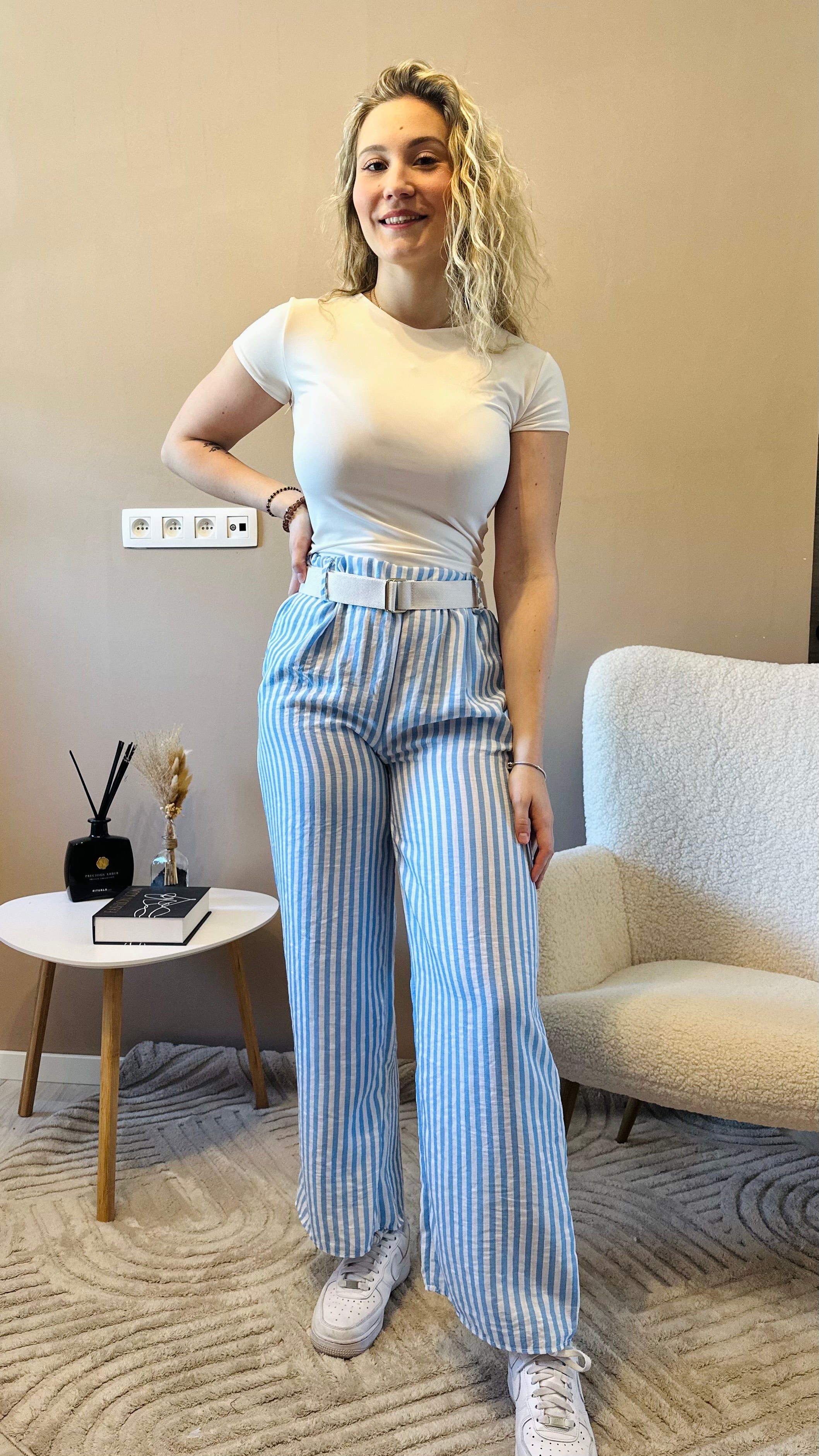 Pantalon fluide rayé avec ceinture – été femme